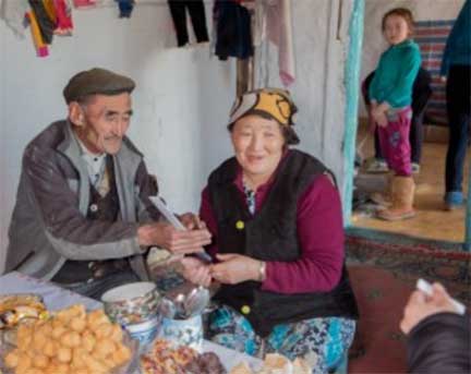 Opening the carving knife present