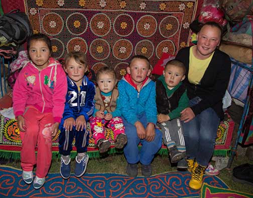 fivefingerskidsonbed7