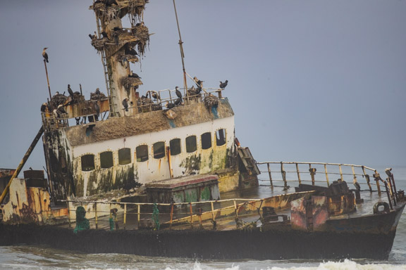 Namibia-skeleton-coast-shipwreck-2