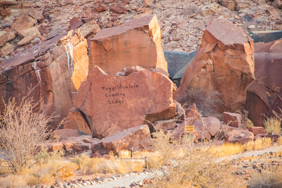 Twyfelfontein-namibia-hotel-rock-carvings
