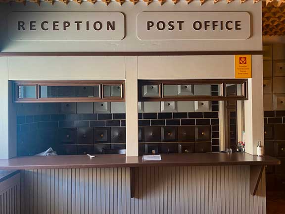 Reception and post office.
