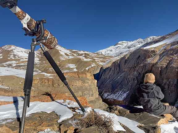 Chopelle scanning across the gorge